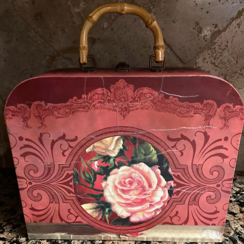 Beautiful rose carrying box